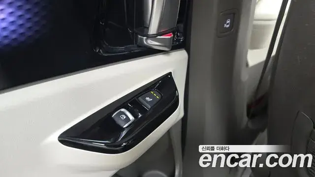 Kia Carnival 2023 — Photo 19/20