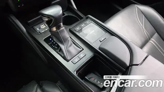 Lexus ES300h 2018 — Фото 9/20