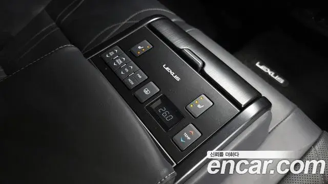Lexus ES300h 2018 — Фото 19/20