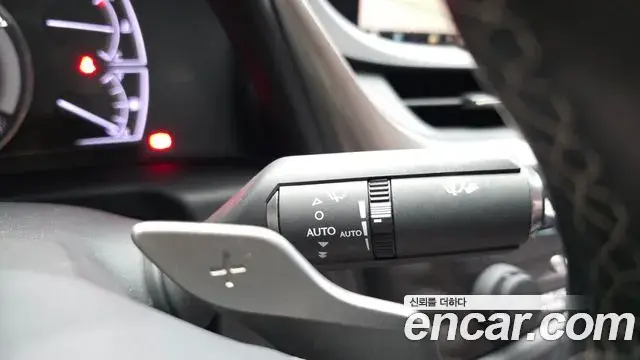 Lexus ES300h 2018 — Şəkil 33/36