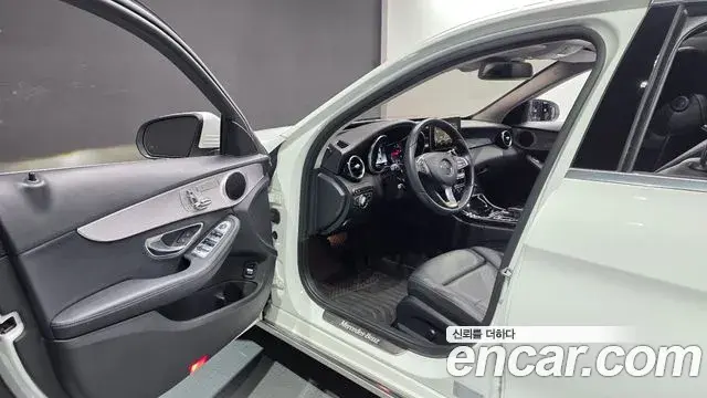 Mercedes-Benz C-Class 2018 — Фото 8/20