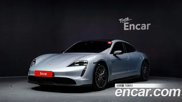 Porsche Taycan 2023 — Photo 30/33