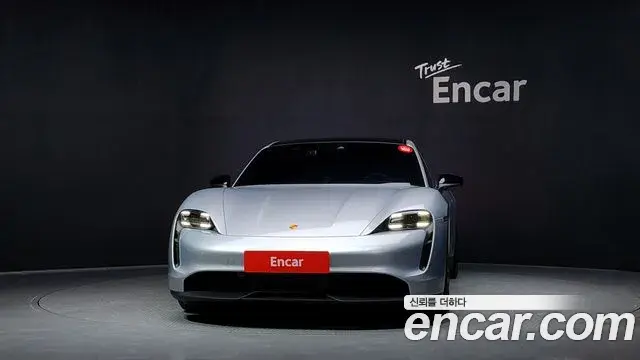 Porsche Taycan 2023 — Photo 8/33