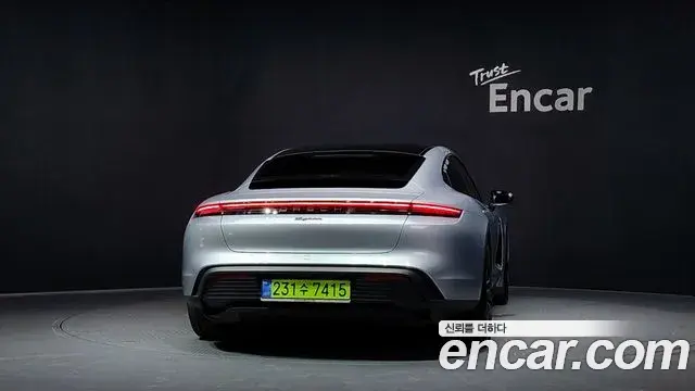Porsche Taycan 2023 — Photo 24/33
