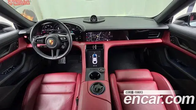 Porsche Taycan 2023 — Photo 18/33
