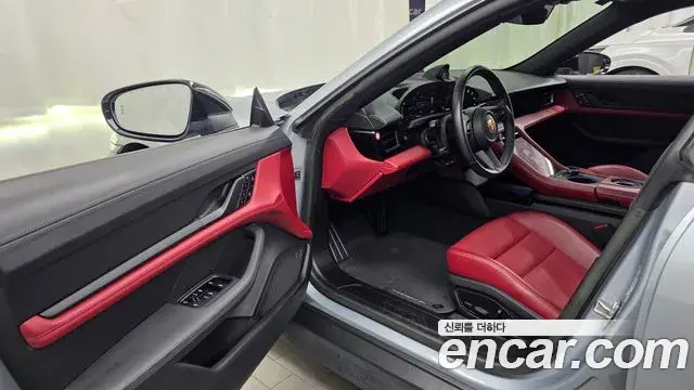 Porsche Taycan 2023 — Photo 22/33