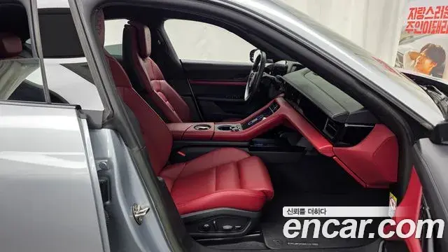 Porsche Taycan 2023 — Photo 17/33