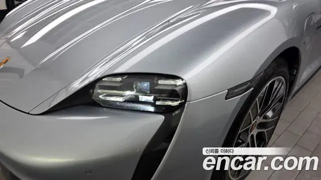 Porsche Taycan 2023 — Photo 32/33