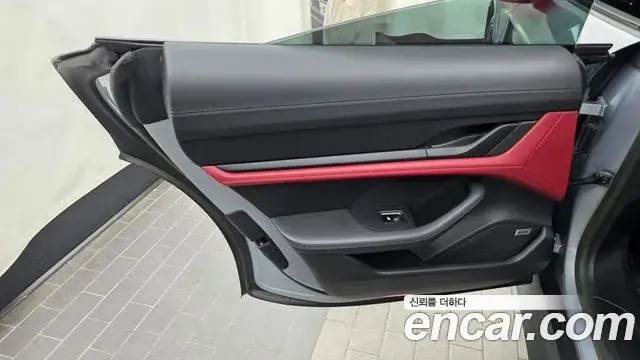 Porsche Taycan 2023 — Photo 29/33