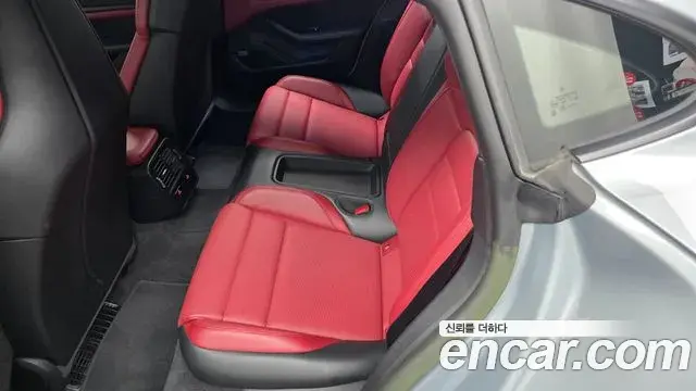 Porsche Taycan 2023 — Photo 19/33