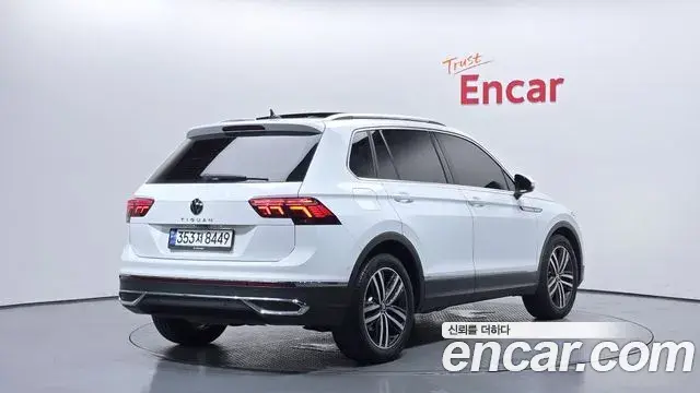 Volkswagen Tiguan 2021 — Photo 6/20