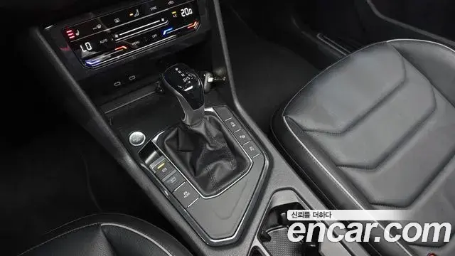 Volkswagen Tiguan 2021 — Photo 9/20