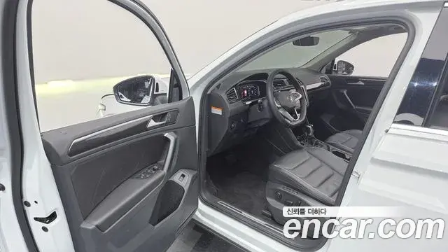 Volkswagen Tiguan 2021 — Photo 15/20