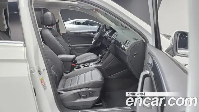 Volkswagen Tiguan 2021 — Photo 18/20