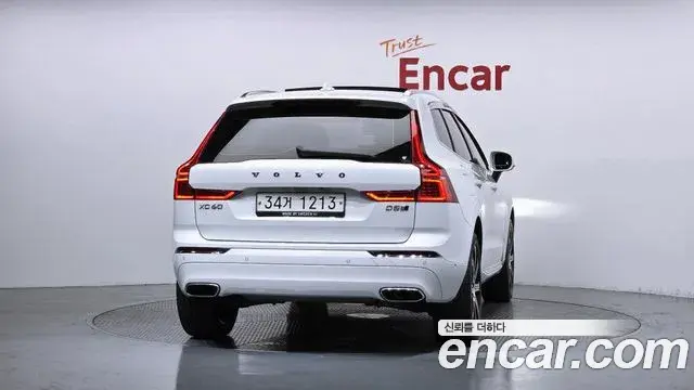 Volvo XC60 2018 — Фото 4/20