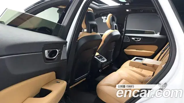 Volvo XC60 2018 — Фото 11/20