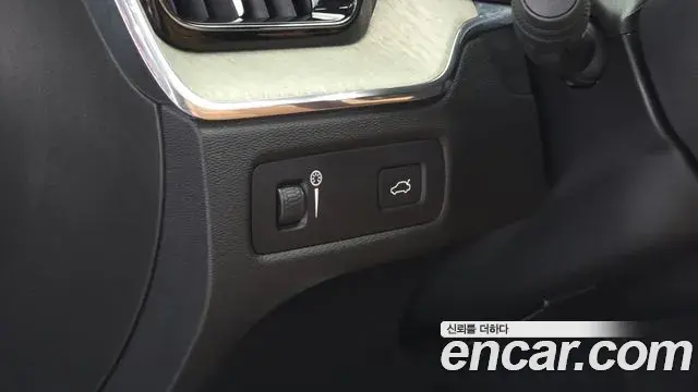 Volvo XC60 2018 — Фото 15/20