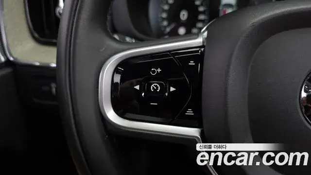 Volvo XC60 2018 — Фото 18/20