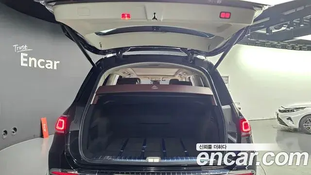 Mercedes-Benz GLS-Class 2023 — Photo 10/31