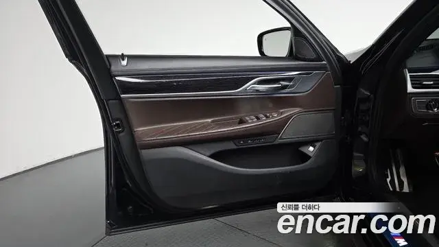 BMW 7 Series 2021 — Photo 28/40