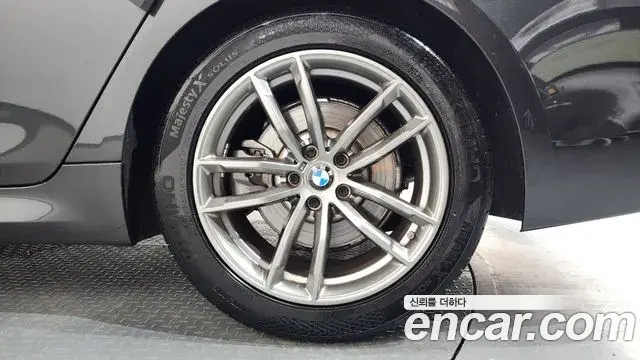 BMW 5 Series 2020 — Photo 34/39