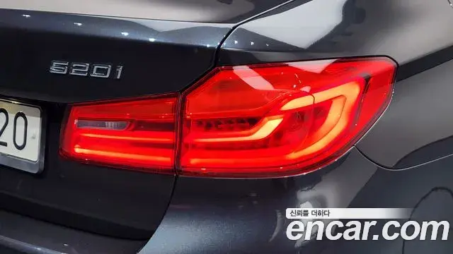 BMW 5 Series 2020 — Photo 8/39
