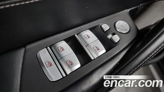 BMW 5 Series 2020 — Photo 15/39