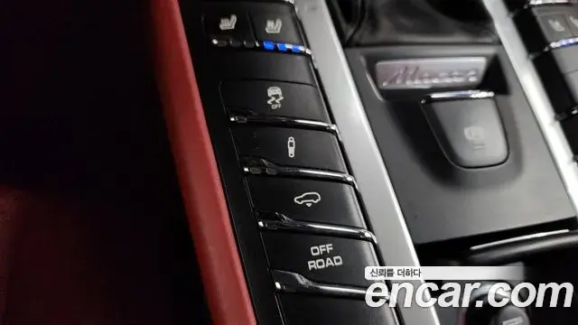 Porsche Macan 2020 — Şəkil 33/34