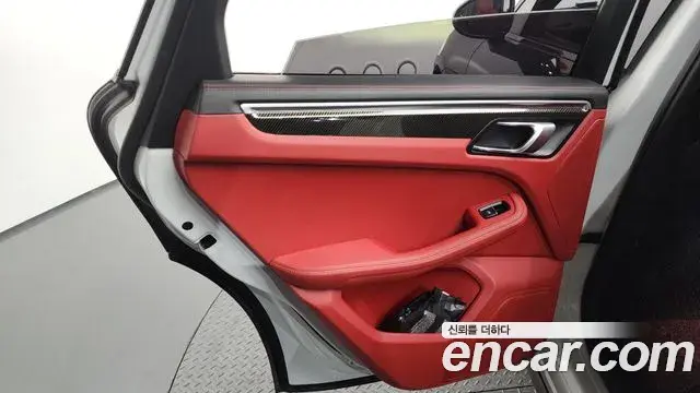 Porsche Macan 2020 — Şəkil 30/34