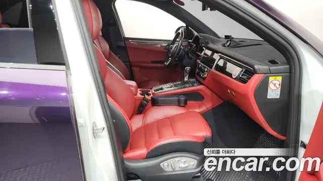 Porsche Macan 2020 — Şəkil 31/34