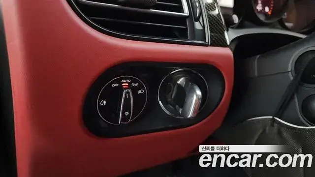 Porsche Macan 2020 — Şəkil 23/34