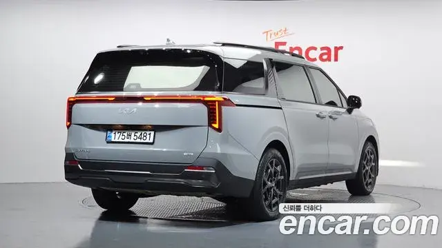 Kia Carnival 2024 — ფოტო 23/30