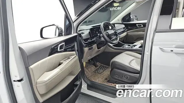 Kia Carnival 2024 — ფოტო 8/30