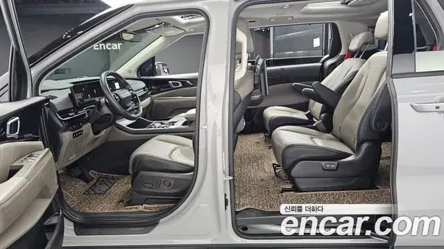 Kia Carnival 2024 — ფოტო 17/30