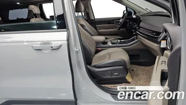 Kia Carnival 2024 — ფოტო 13/30