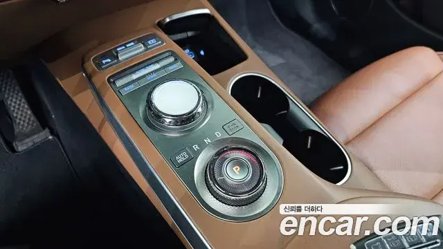 Genesis GV70 2023 — ფოტო 24/31