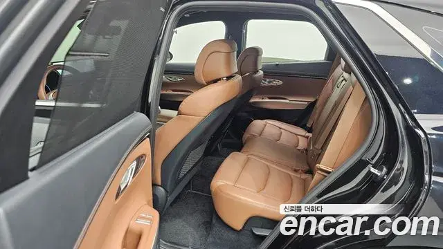 Genesis GV70 2023 — ფოტო 8/31
