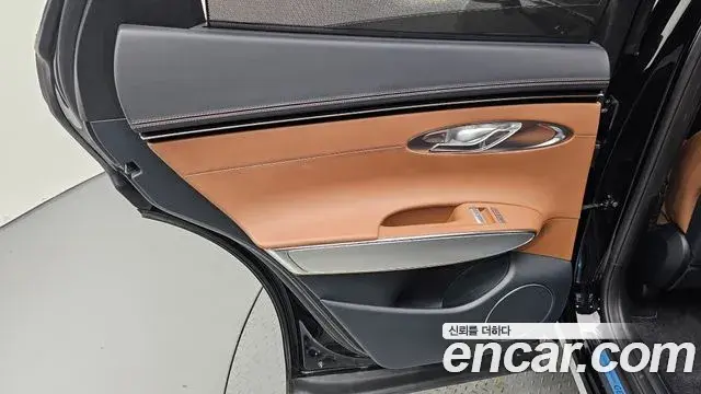 Genesis GV70 2023 — ფოტო 2/31