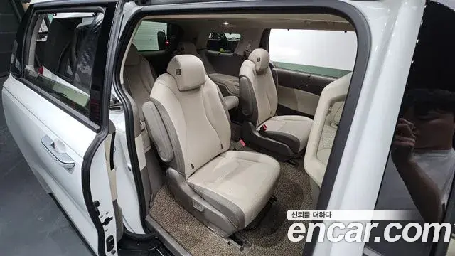 Kia Carnival 2025 — ფოტო 31/43