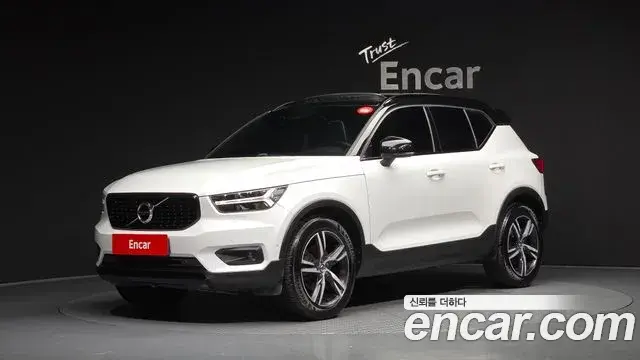 Volvo XC40 2019 — Photo 29/36