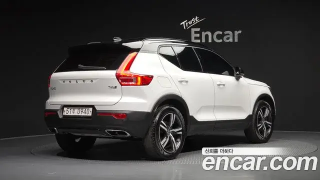 Volvo XC40 2019 — Photo 19/36