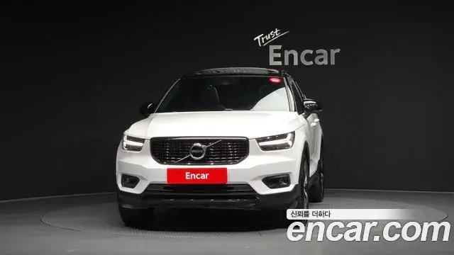 Volvo XC40 2019 — Photo 27/36
