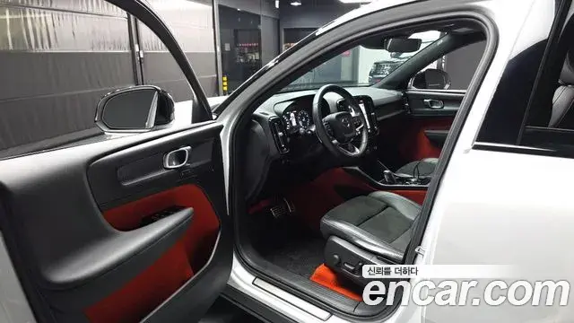 Volvo XC40 2019 — Photo 20/36