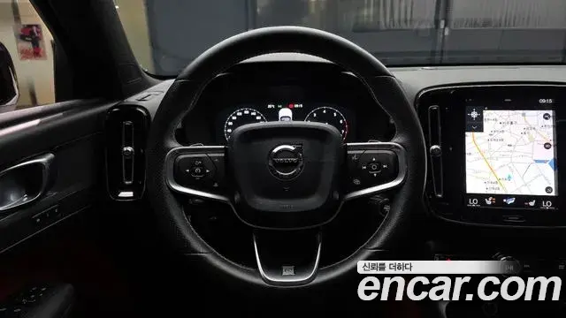 Volvo XC40 2019 — Photo 34/36