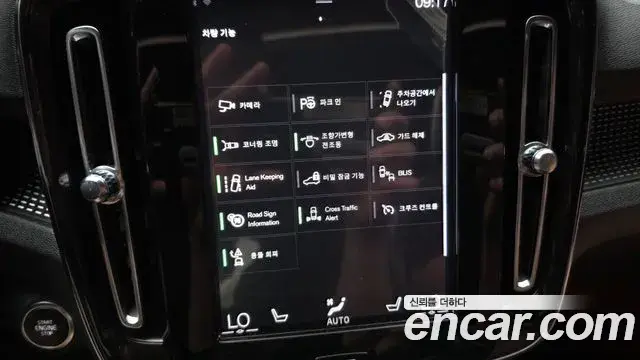 Volvo XC40 2019 — Photo 21/36