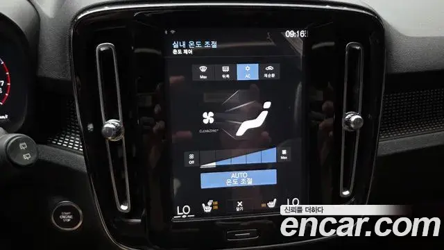 Volvo XC40 2019 — Photo 26/36