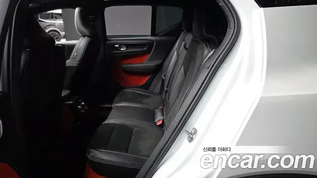 Volvo XC40 2019 — Photo 30/36