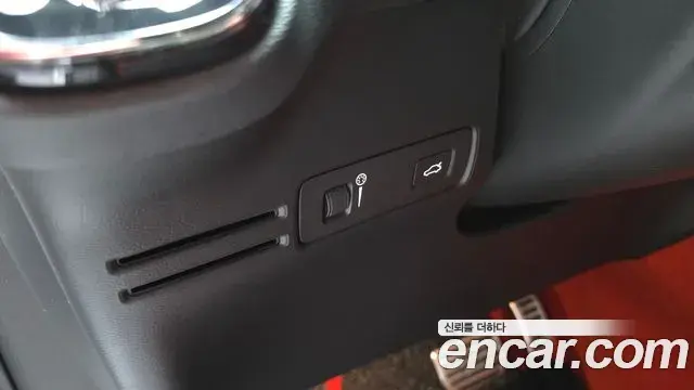 Volvo XC40 2019 — Photo 12/36