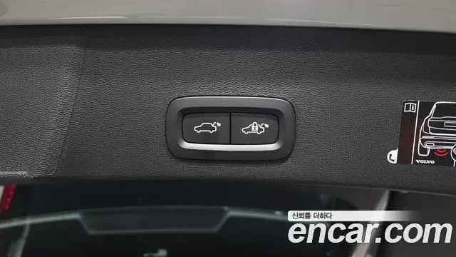 Volvo XC40 2019 — Photo 6/36