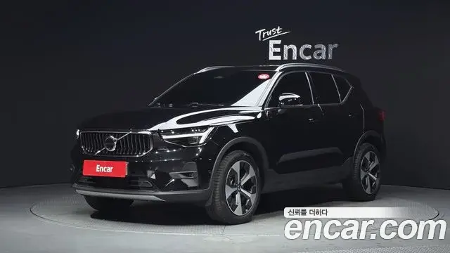 Volvo XC40 2025 — ფოტო 1/34